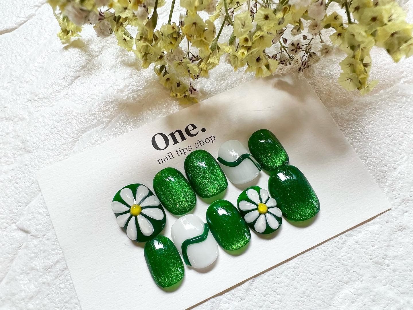 ネイルチップ #111 グリーン天然石 ニュアンス マグネット ぷっくりフラワー ネイルチップ #111 グリーン天然石 ニュアンス マグネット ぷっくり