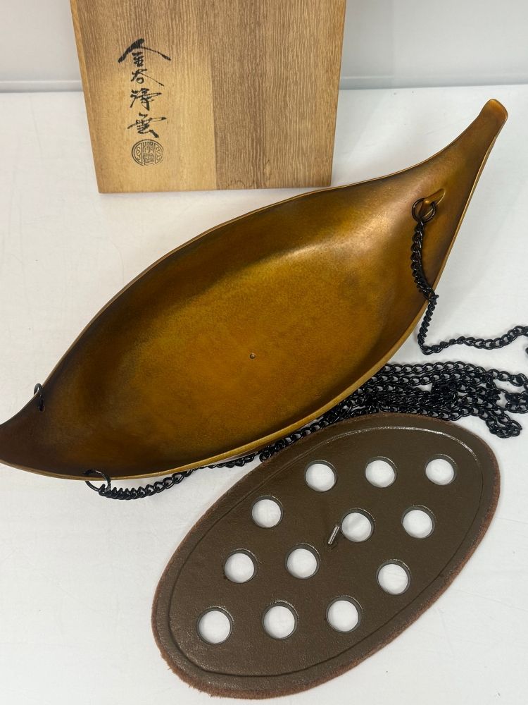 【茶道具】唐銅 吊舟花入　金谷浄雲造 唐銅釣舟花入 金谷浄雲造 共箱（生産完了品） : 茶道具商 越中屋