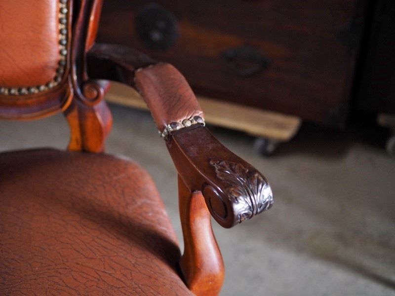 革張アンティークチェア 肘掛け付 古録展 送料無料⓶ 革張アンティークチェア 肘掛け付 古録展 送料無料