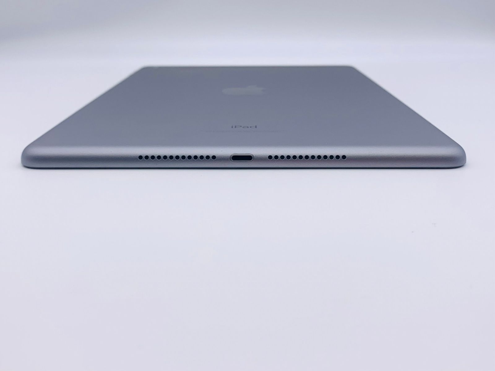 Apple iPad スペースグレー 本体 第5世代 A1823 32GB iPad 5 第5世代/32GB/SIMフリー/A1823/スペースグレー - メルカリ