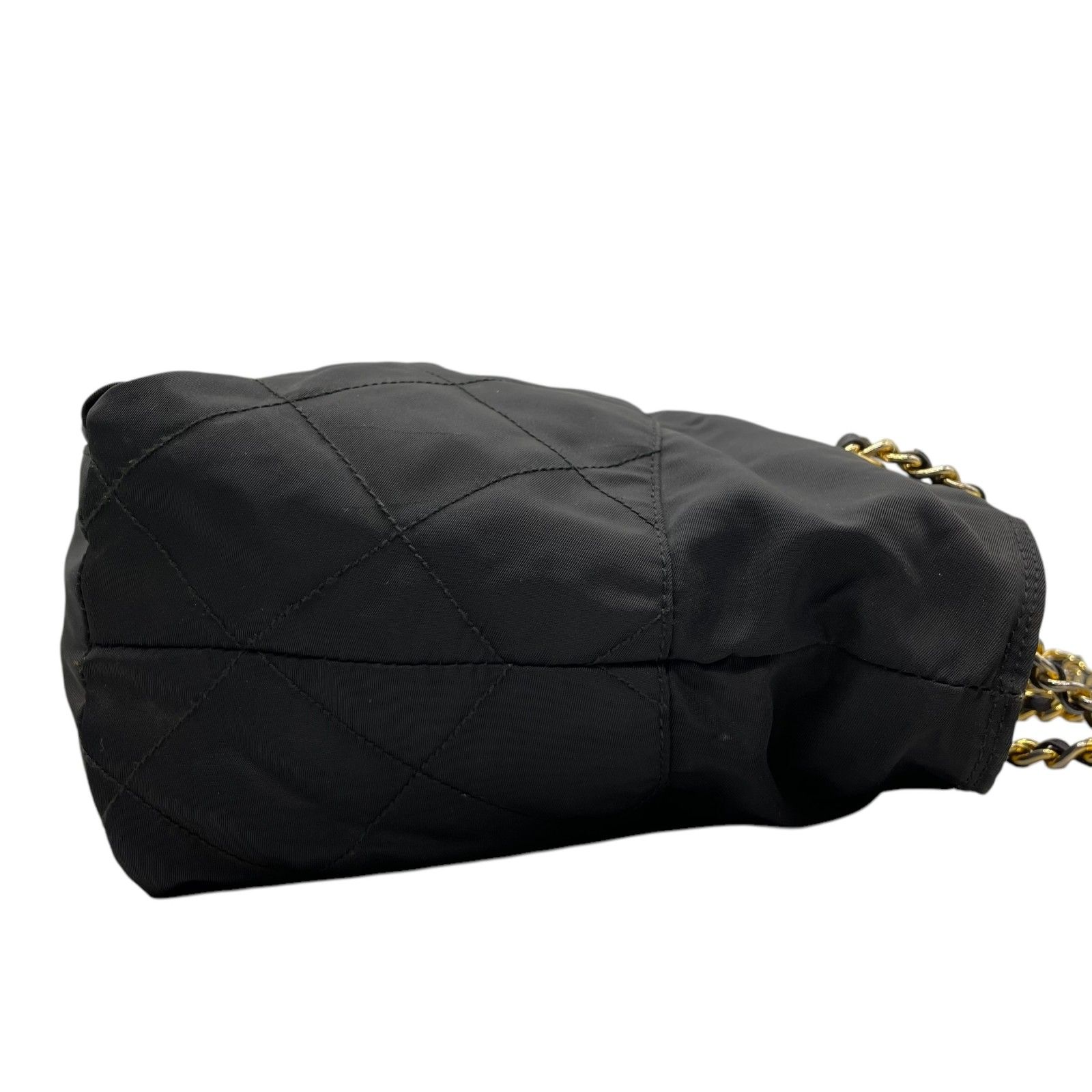 【美品】プラダ ハンドバッグ ゴールド金具 ナイロン　三角ロゴ ブラック PRADA 美品 プラダ ナイロン 三角ロゴ ハンドバッグ ブラック