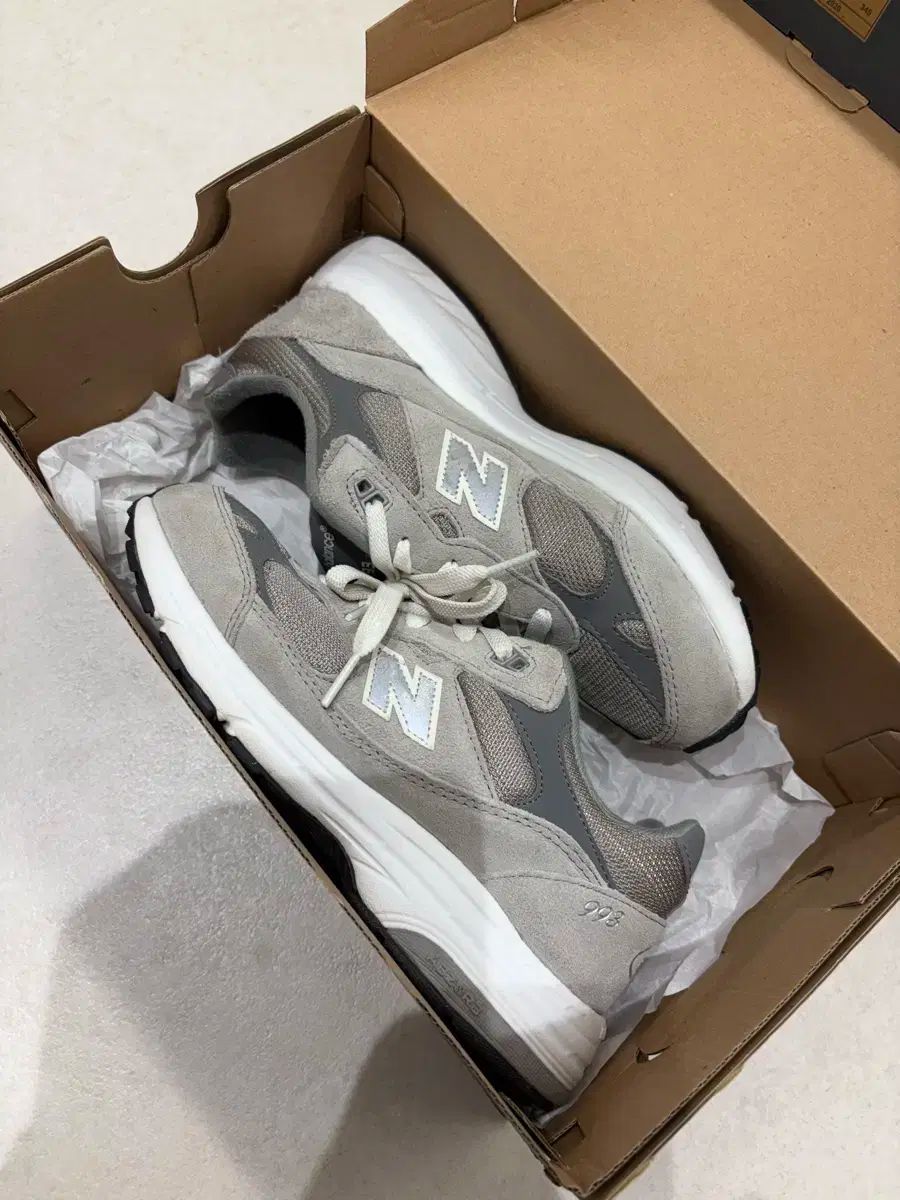 240 New Balance(ニューバランス) 993 女の子 スニーカーズ スニーカー