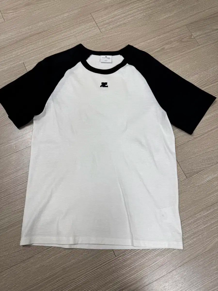 courreges クレージュ ロゴ入りグランド T シャツ