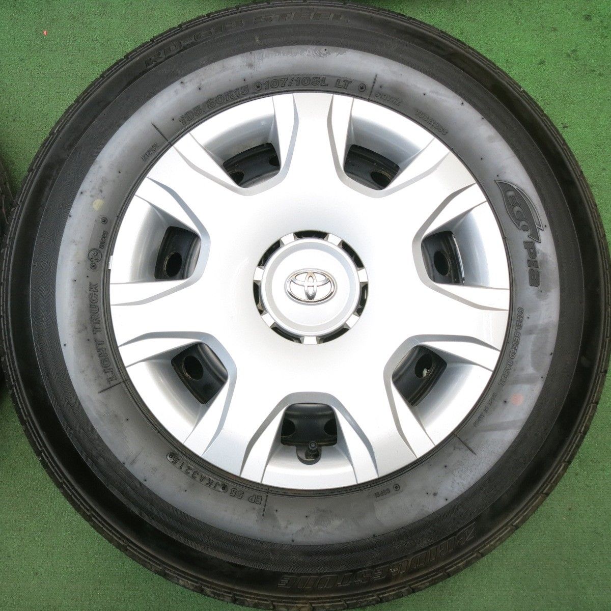 トヨタ純正 200系 ハイエース アルミホイール 新車外し 195/80R15 新車外し】トヨタ 200 ハイエース 純正オプション 15in 6J +35