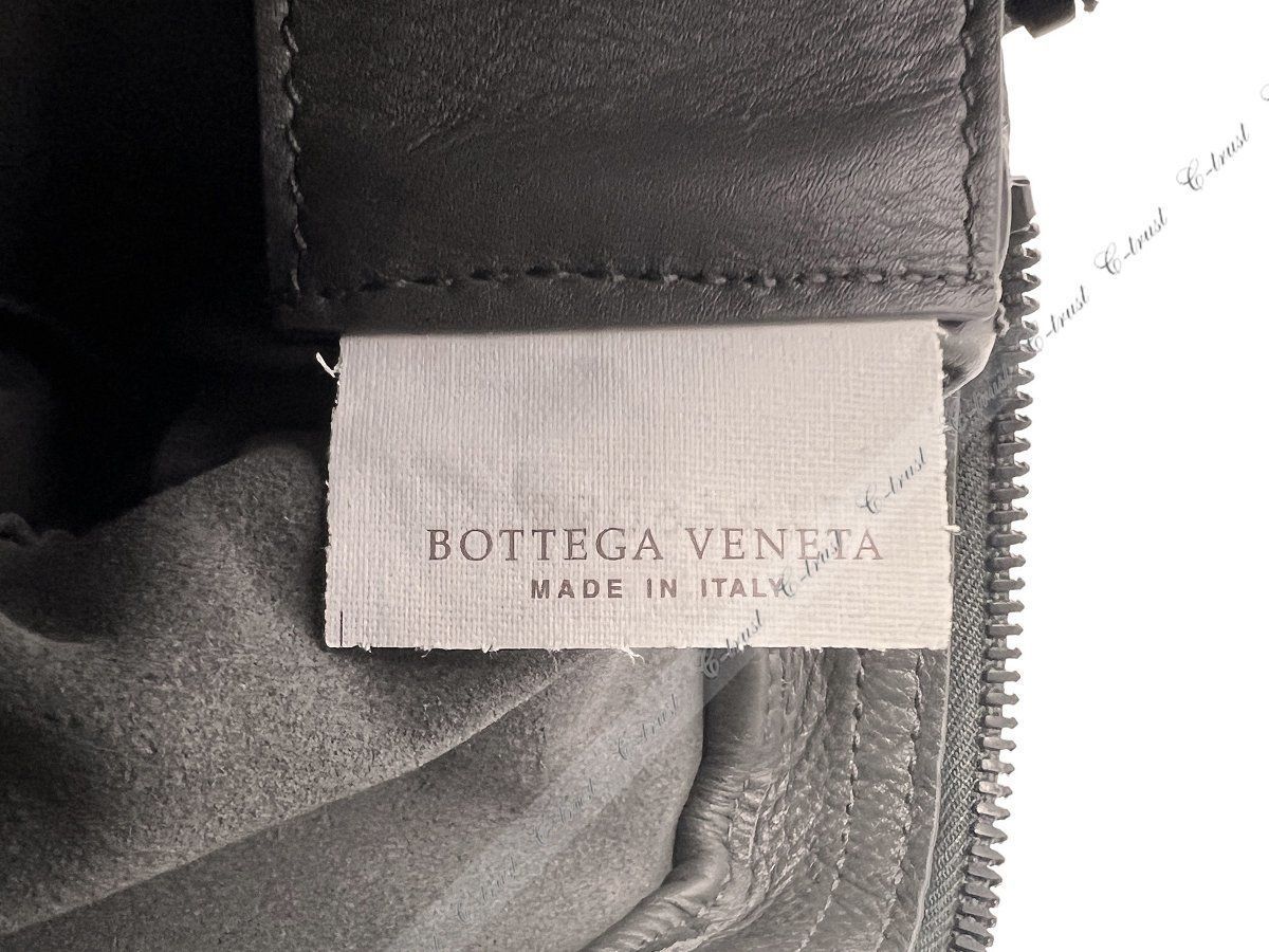 BOTTEGA VENETA ボッテガ ヴェネタ ボディバッグ ショルダー レザー 