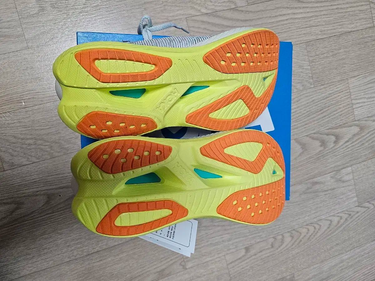 HOKA ONE