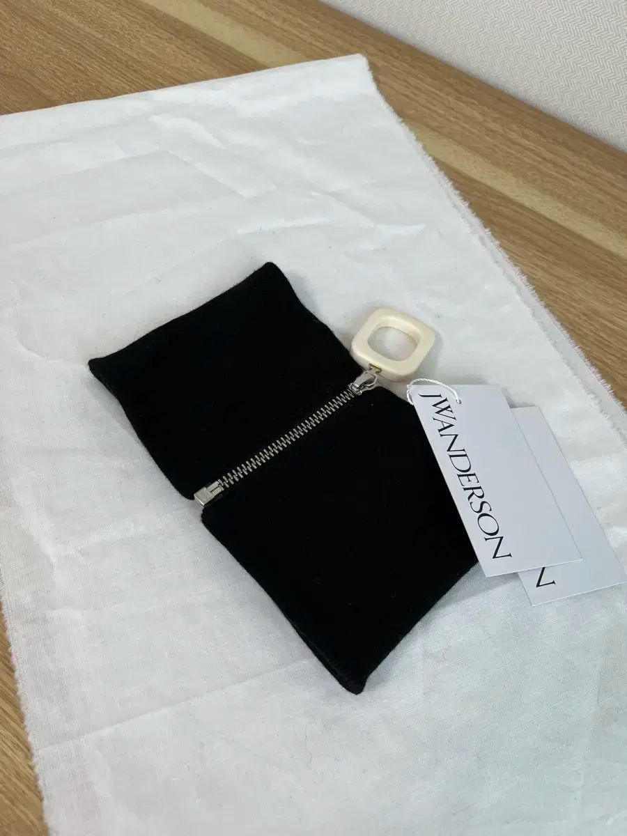 JW ANDERSON JWA ネックバンド ブラック OS