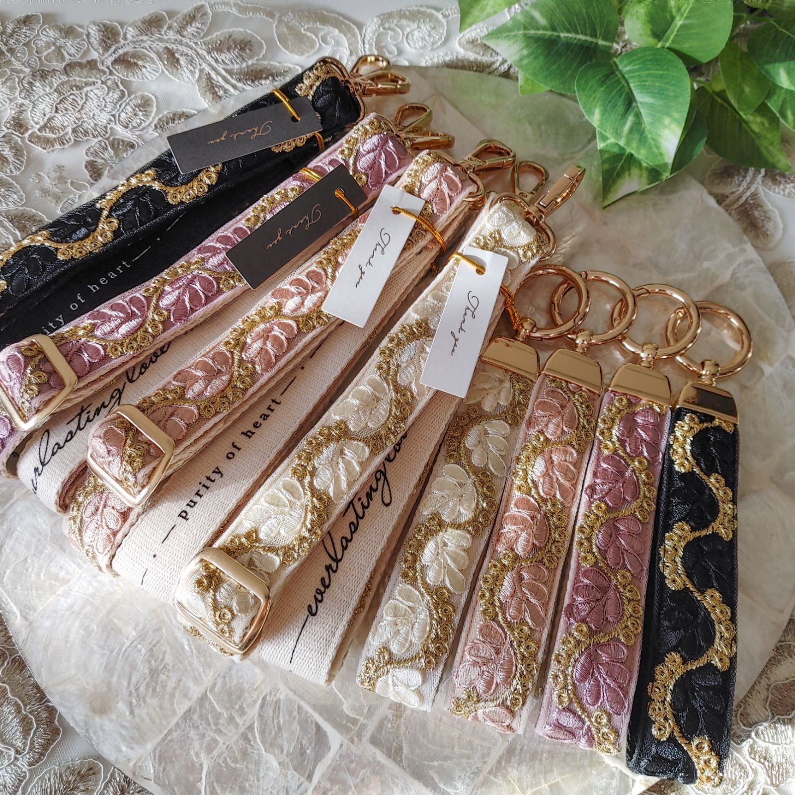 No.138 (ピンクベージュ)『インド刺繍ショルダーストラップ』 スマホ 