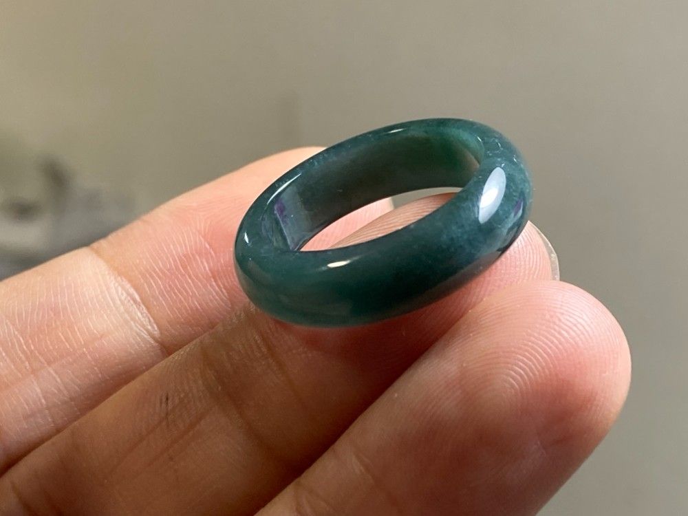 [R50-0020］翡翠　くりぬき　リング　天然石　一点物　グアテマラ産　15号 R50-0020］翡翠 くりぬき リング 天然石 一点物 グアテマラ産 15
