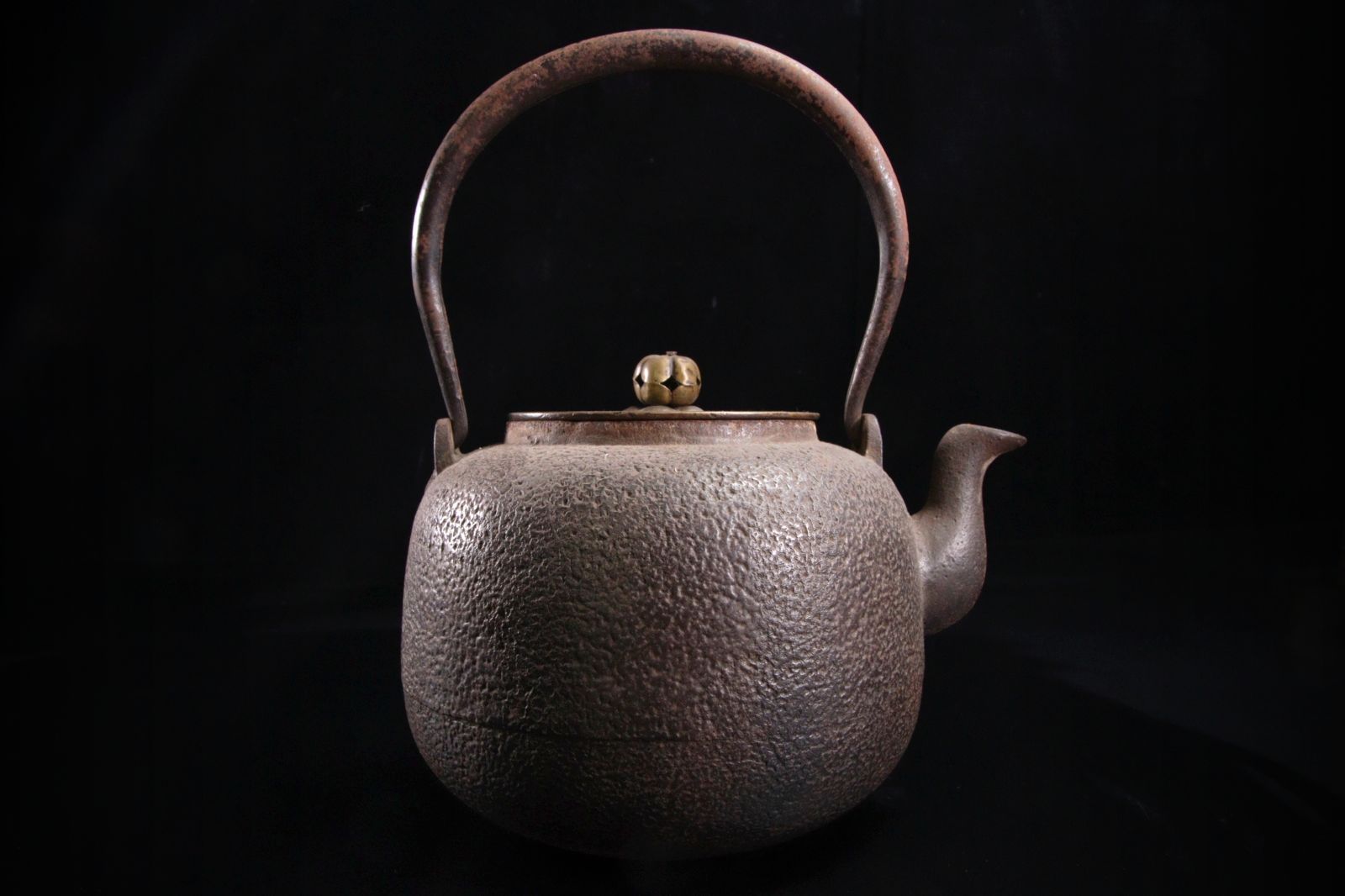 龍文堂造銅蓋 萬龍堂造 胴印 茶筅形鉄瓶 23cm 唐物 骨董 古美術 龍文堂造銅蓋 萬龍堂造 胴印 茶筅形鉄瓶 23cm 唐物 骨董 古美術