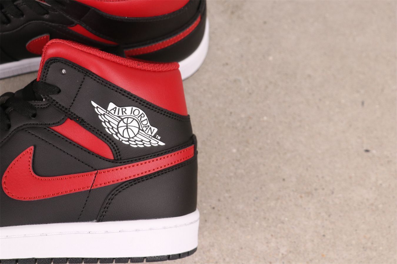 Nike Air Jordan 6 ブラック/レッド snkrsにて当選。 NIKE AIR JORDAN 1 MID 