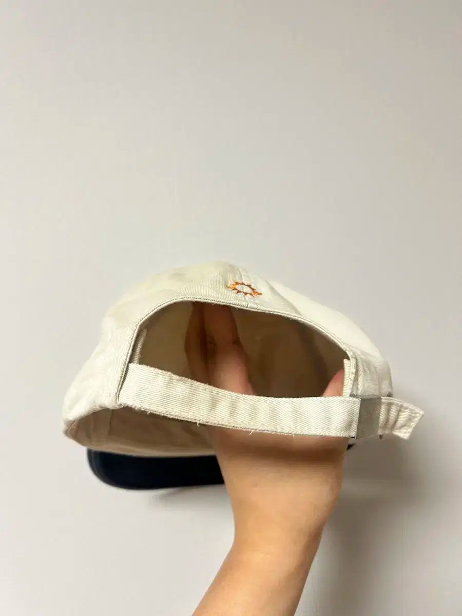 【Hello Sunrise】HS 90s Logo 6Panel Cap〜6パネルキャップ 90s Logo 6Panel Cap_Beige&Navy - Hello Sunrise