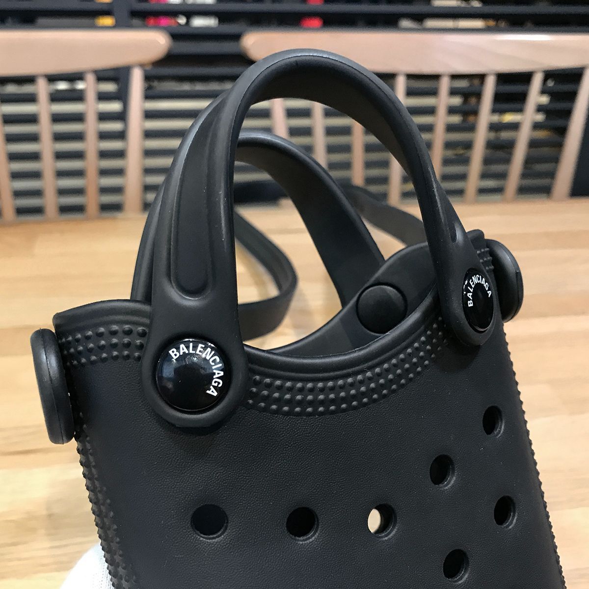 ラバー ブラック