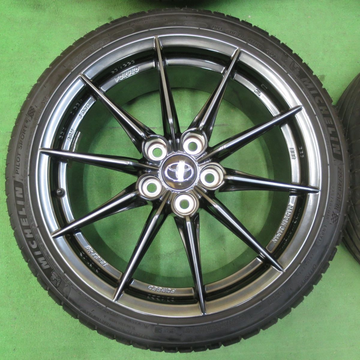 送料無料] バリ溝！21年！8.5分☆トヨタ GR ヤリス RZ