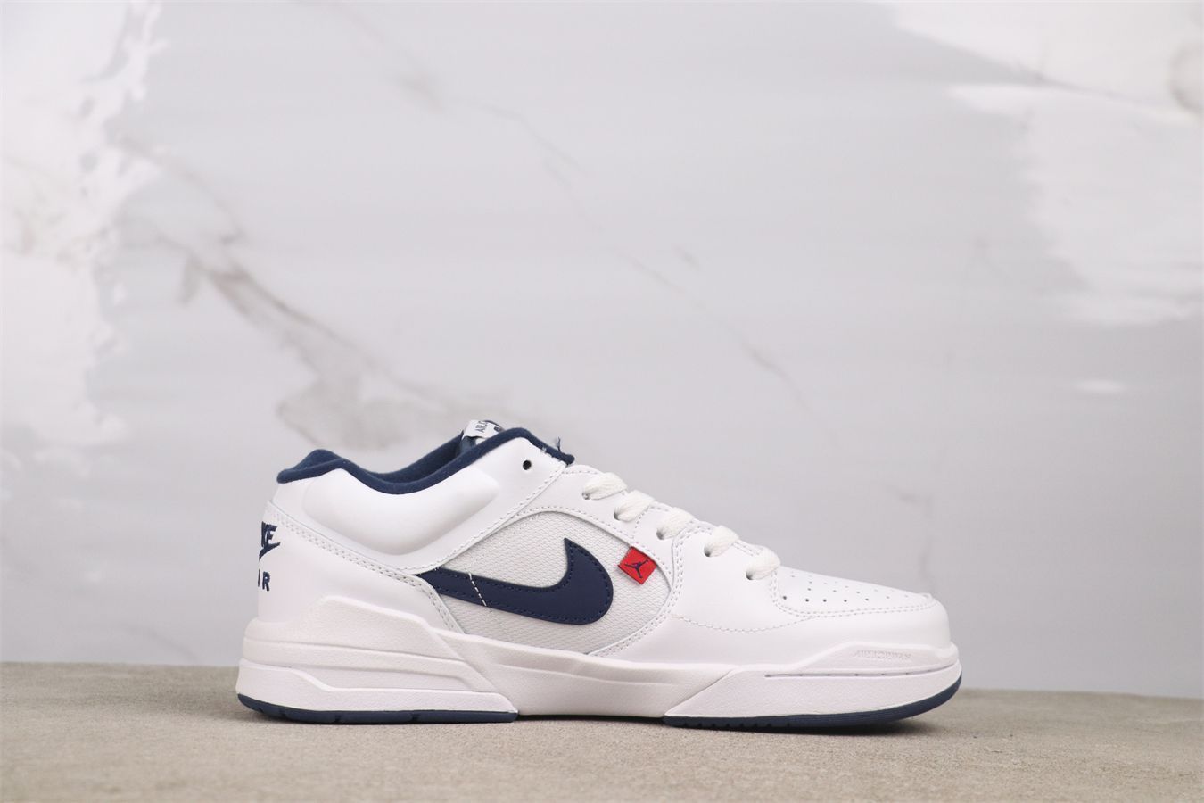 Air Jordan スニーカー ホワイト/ブルー Amazon | [ナイキ] スニーカー メンズ エアジョーダン1 ミッド