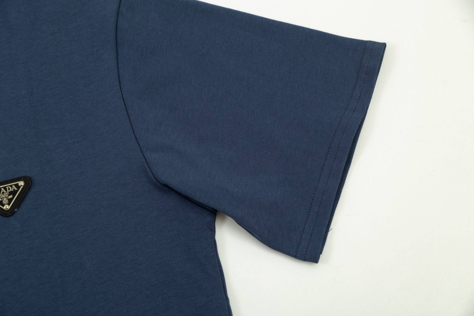 PRADA オーバーサイズフィット◆ クルーネック コットン Tシャツ 本日限定特価】Prada クラシックロゴ クルーネックTシャツ