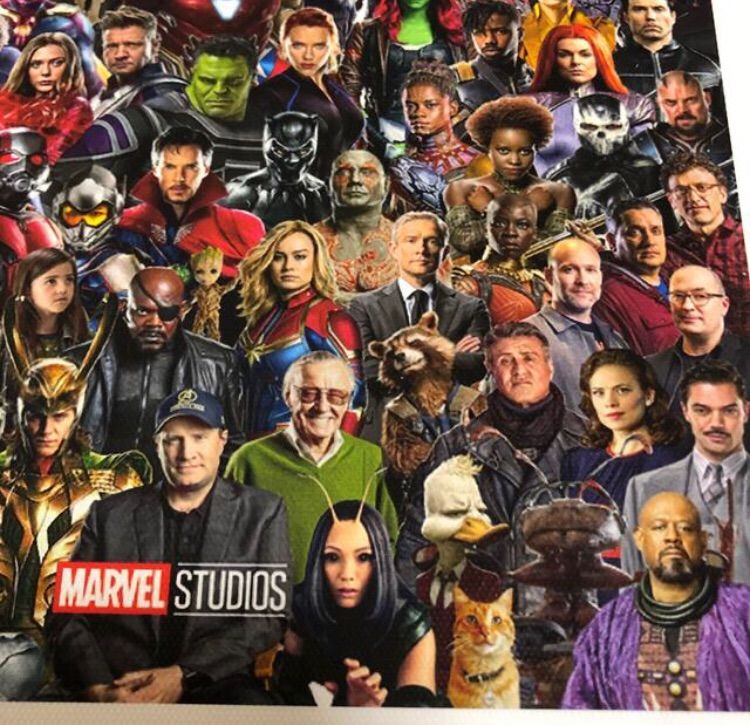 メルカリshops 新品 アベンジャーズ 全キャラ Marvel タペストリー ポスター 大