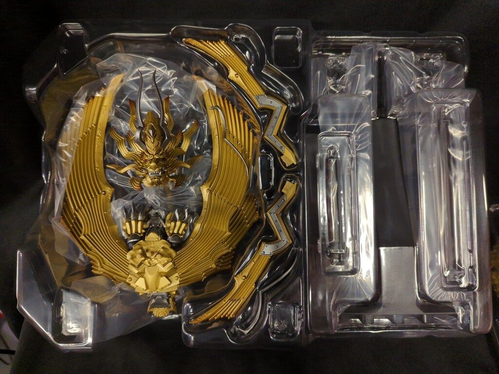 魔戒可動 竜陣ガロ 「牙狼-GARO- ～RED REQUIEM～」　バンダイ 牙狼＜GARO＞ ～RED REQUIEM～』より竜陣ガロが「魔戒可動」に登場