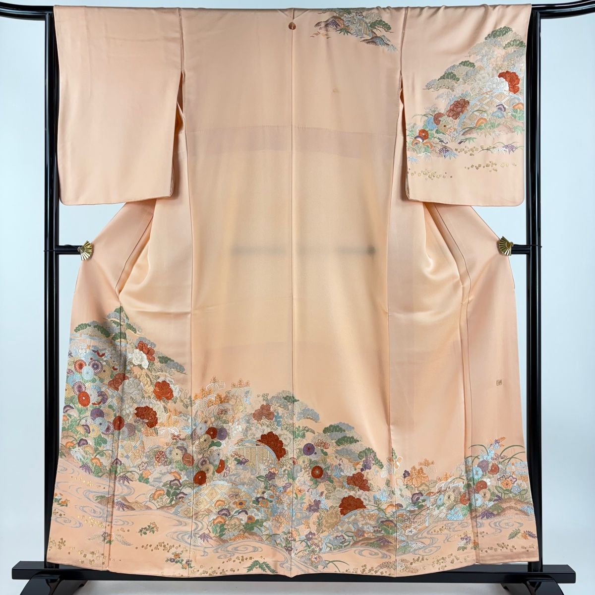 訪問着 身丈156.5cm 裄丈64cm M 袷 落款 牡丹 流水 金糸 刺繍 薄オレンジ 正絹 秀品 一つ紋