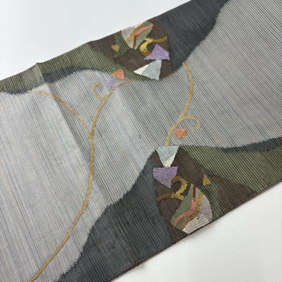 袋帯 美品 秀品 幾何学 箔 金糸 灰色 お太鼓柄 正絹 【中古