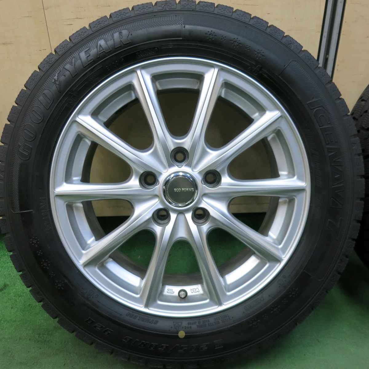 バリ溝 22年 キレイ ほぼ10分 スタッドレス 205 60R16 グッドイヤー アイスナビ7 ECO FORME エコフォルム 16インチ PCD114.3 5H 5091103SKス