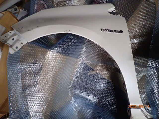 アクア NHP10 後期 フェンダー 左 パールホワイト