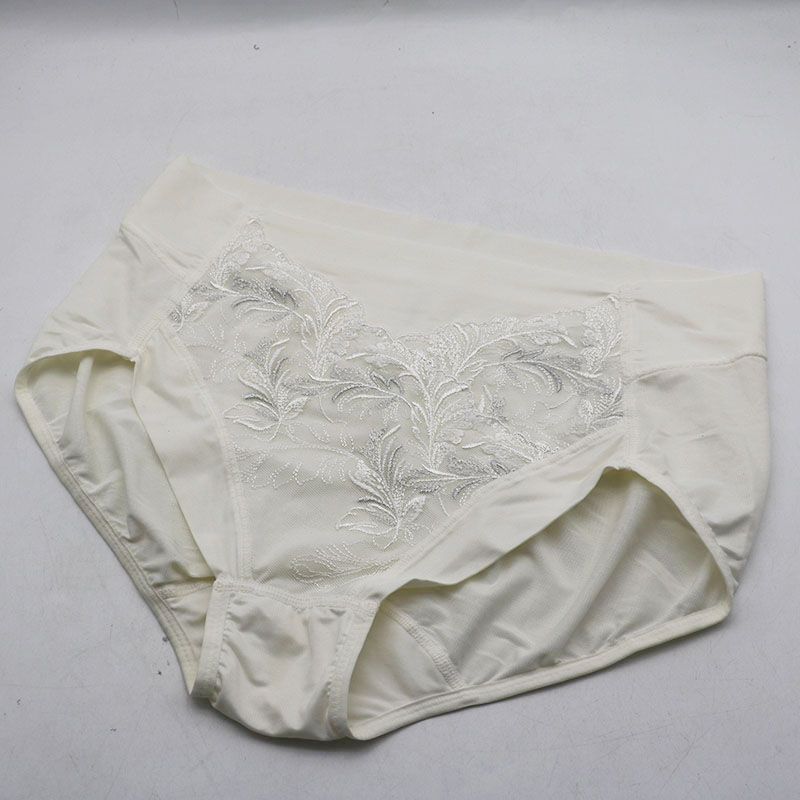 中古美品 マルコ モンマリエ シェリル ショーツ LL プレシャスホワイト