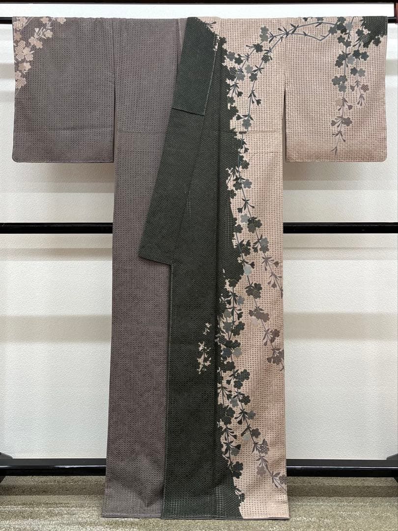 総汕頭刺繍 蘇州刺繍 訪問着 カラー胴裏 正絹 躾糸付き X585 - メルカリ