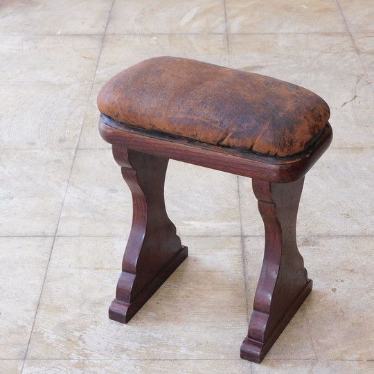 ケヤキ 皮張り 造りのいい脇息 HK-a-03575 / 欅材 古道具 木製 無垢材 シャビー