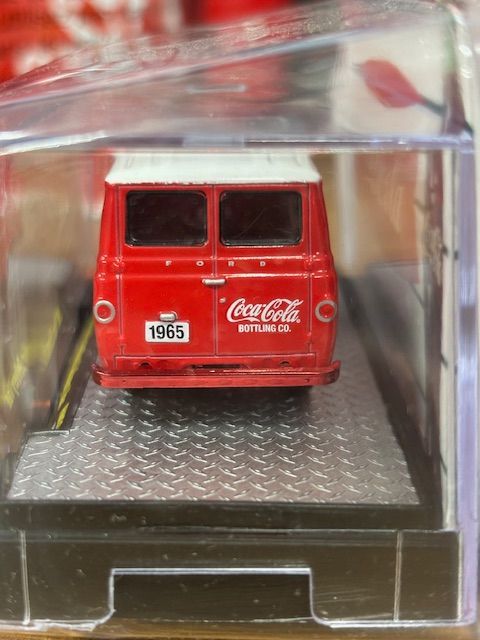 M2 Machines 1/64 CHASE コカコーラ 1965 Ford Econoline Delivery Van