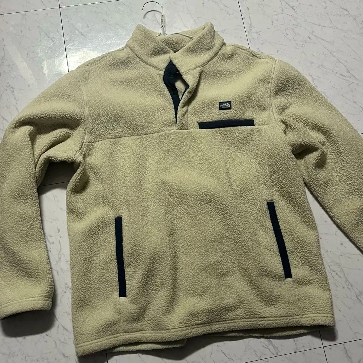 リズミカルな THE NORTH FACE アイボリー フリース プルオーバー アノラック 夏のセール！