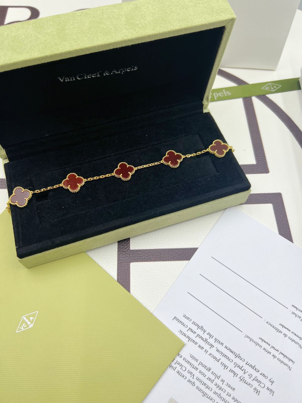 Van Cleef - Arpels ヴァン クリーフ＆アーペル 四つ葉のクローバー カーネリアン ブレスレット｜ ｜