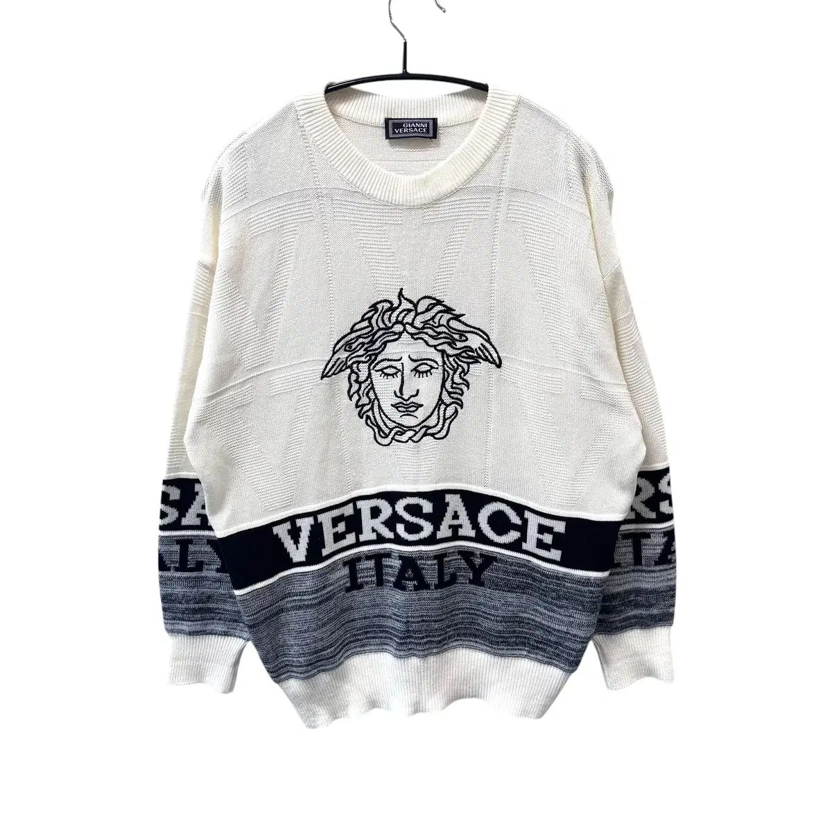 正規品 Versace(ヴェルサーチェ) ビッグロゴ 刺繡 ニット