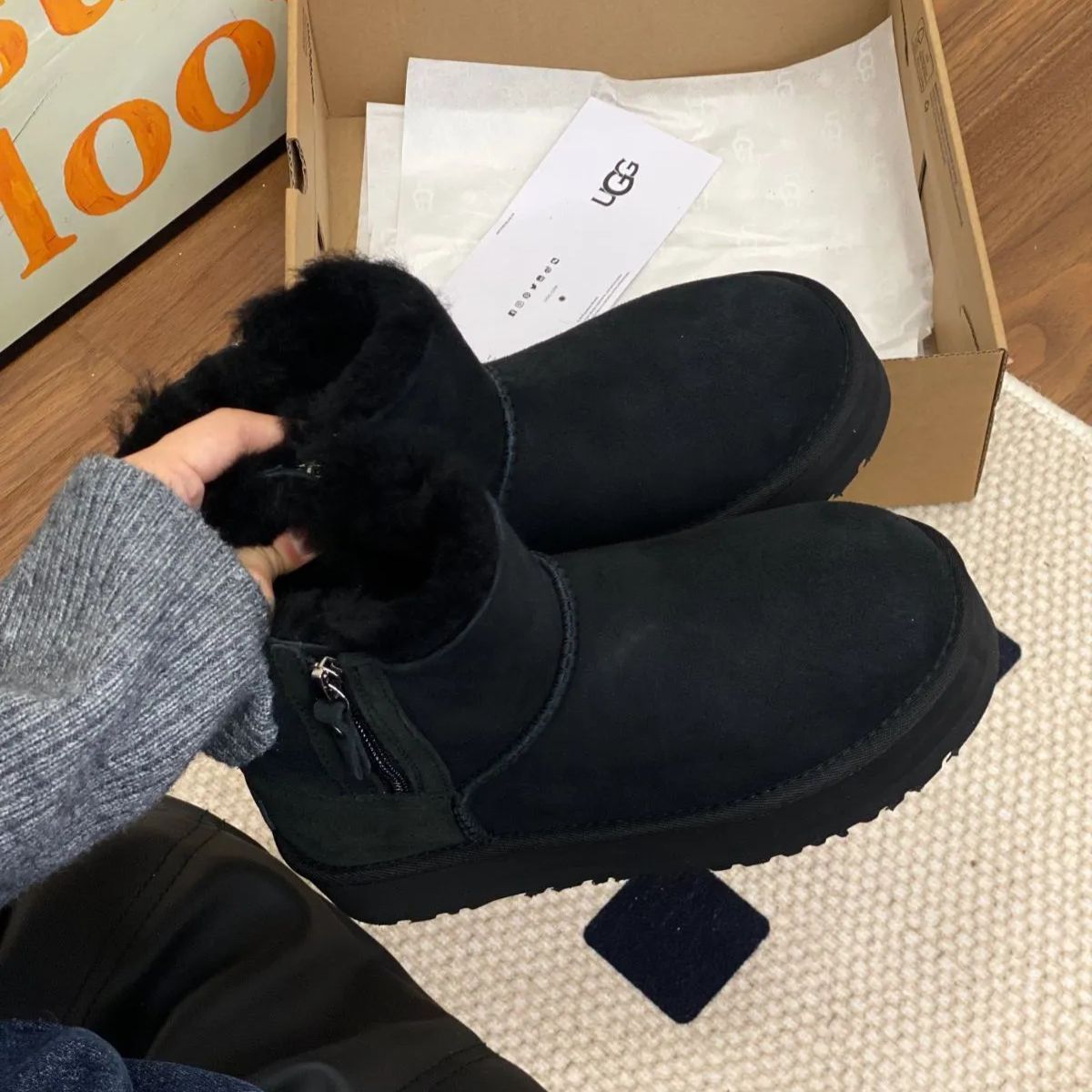 UGG アグ レディース 大人気極美品 ブーツ クラシック ミニ ジッパー