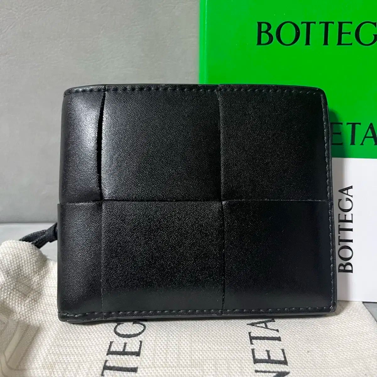 ほぼ新品 Bottega Veneta(ボッテガヴェネタ) マキシ イントレチャート  