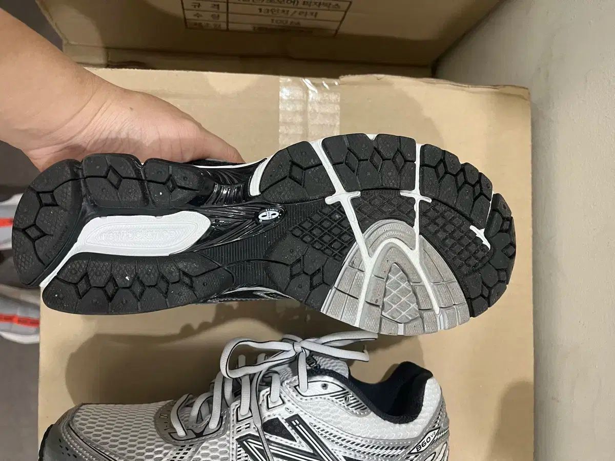 New Balance ニューバランス 860v2 ランニングシューズ 白 OLIVEOS_COM_TR