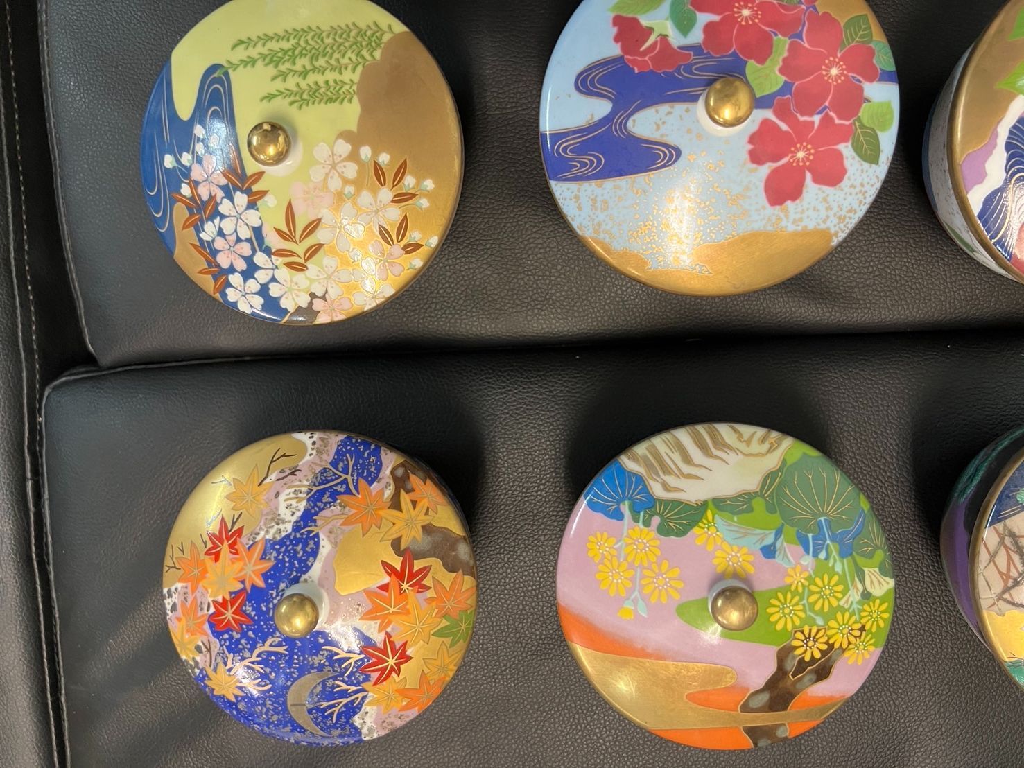 手描き金彩＊四季草花図 蓋付き碗