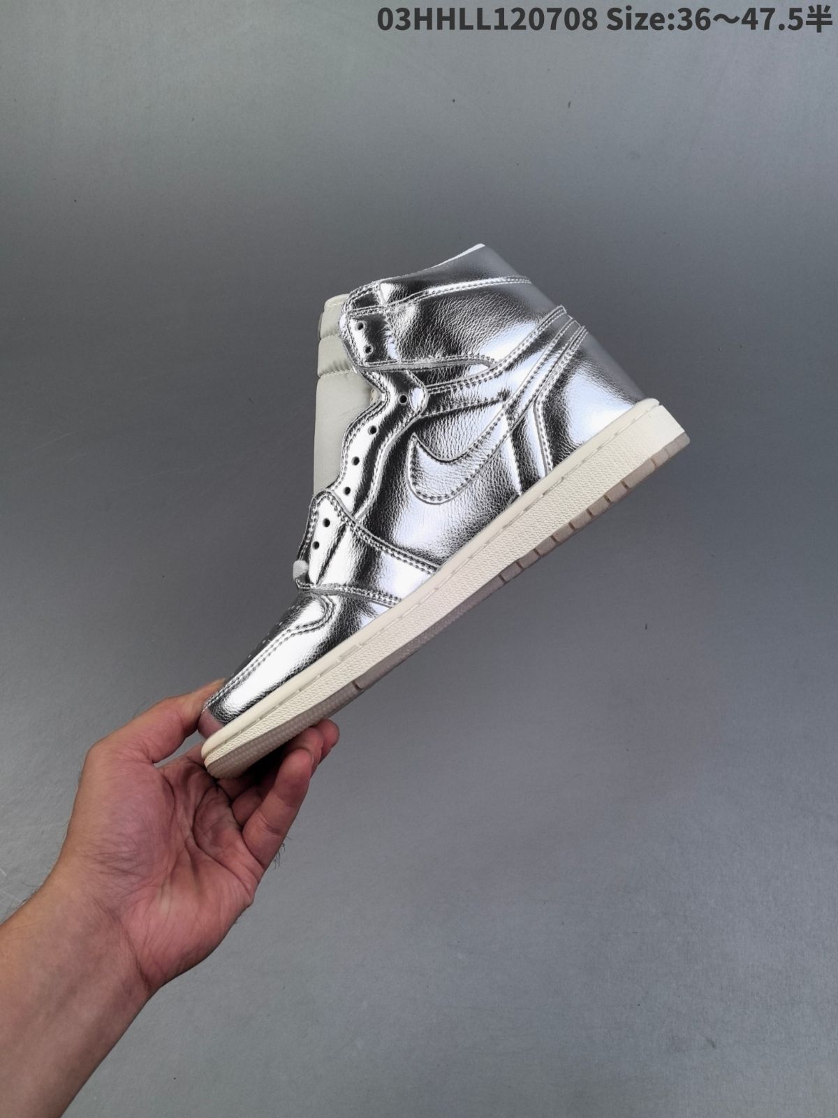 ナイキ ウィメンズ エアジョーダン 1 レトロ ハイ OG クローム(FN7249-001)  NIKE WMNS AIR JORDAN 1 RETRO HIGH OG CHROME