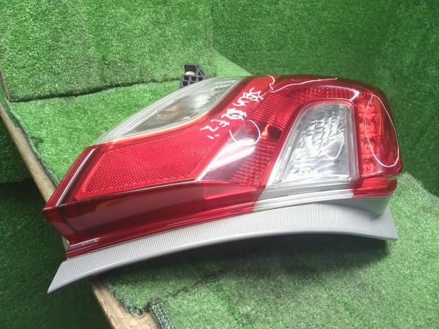 テールライト 助手席側