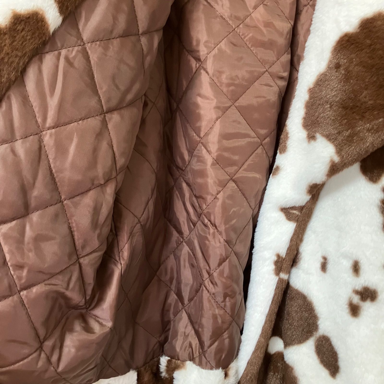 美品】 SPINNS カウ柄 牛柄 デザイン フェイクファーコート ジャケット