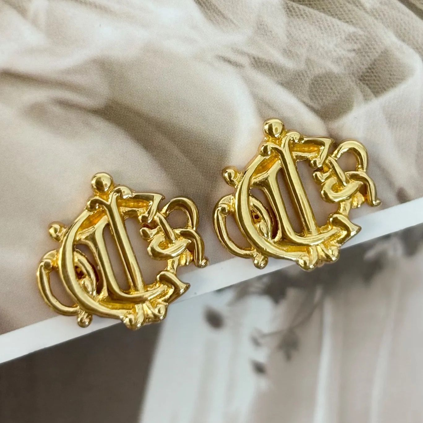 【美品】Dior エンブレムロゴイヤリング ゴールド ヴィンテージ BUYMA VINTAGE 中古 【美品】Dior エンブレムロゴイヤリング