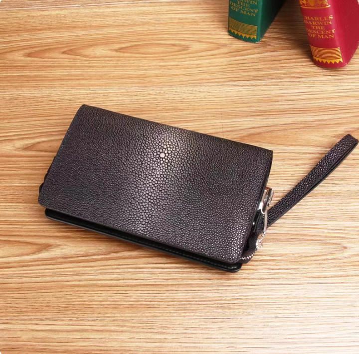 軽贅沢真珠魚皮バッグ男真皮 質感大容量パスワードロックバッグ手に財布を持つ