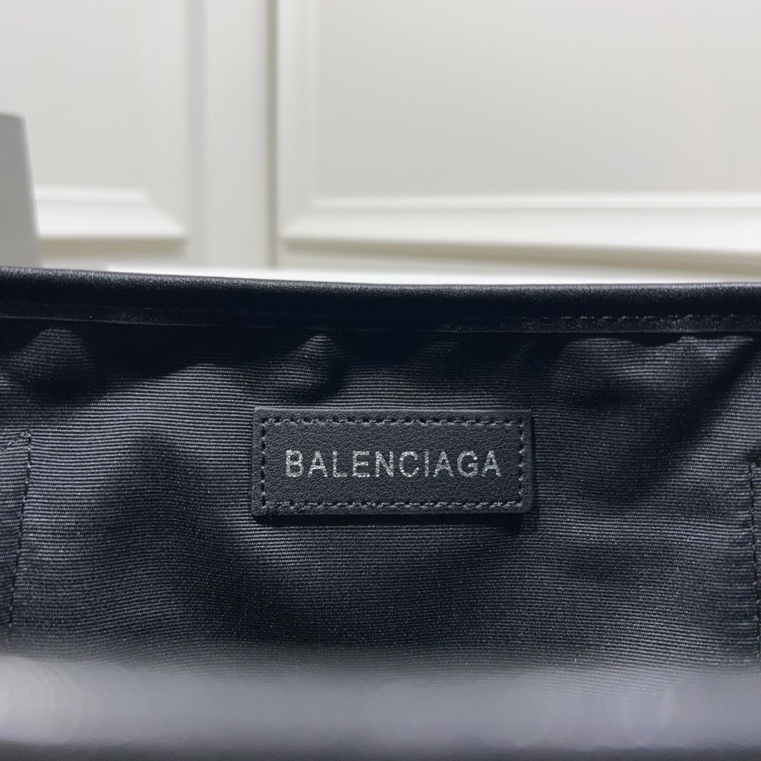 バレンシアガ BALENCIAGA