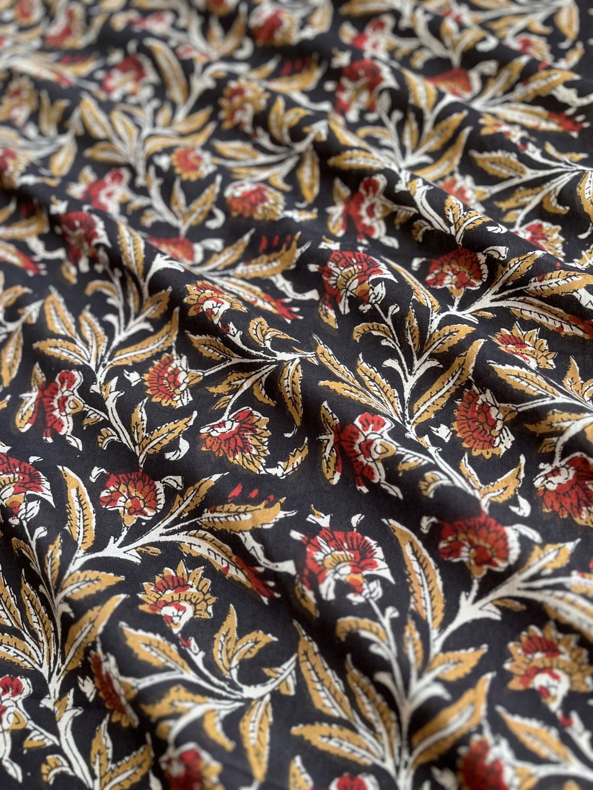 Sarasa fabric 2.5m インド綿　ブロックプリント　バグル　黒とベージュと赤　ハンドメイド　ハンドブロックプリント　木版印刷　木版プリント　手仕事　更紗　カットクロス　コットン