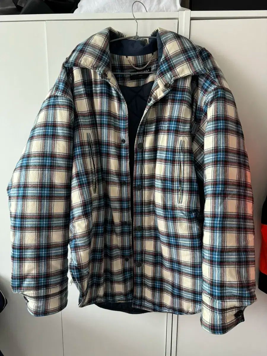 雷市場（ポンジャン）商品韓国直送】BALENCIAGA(バレンシアガ) 17fw パッド入りシャツ