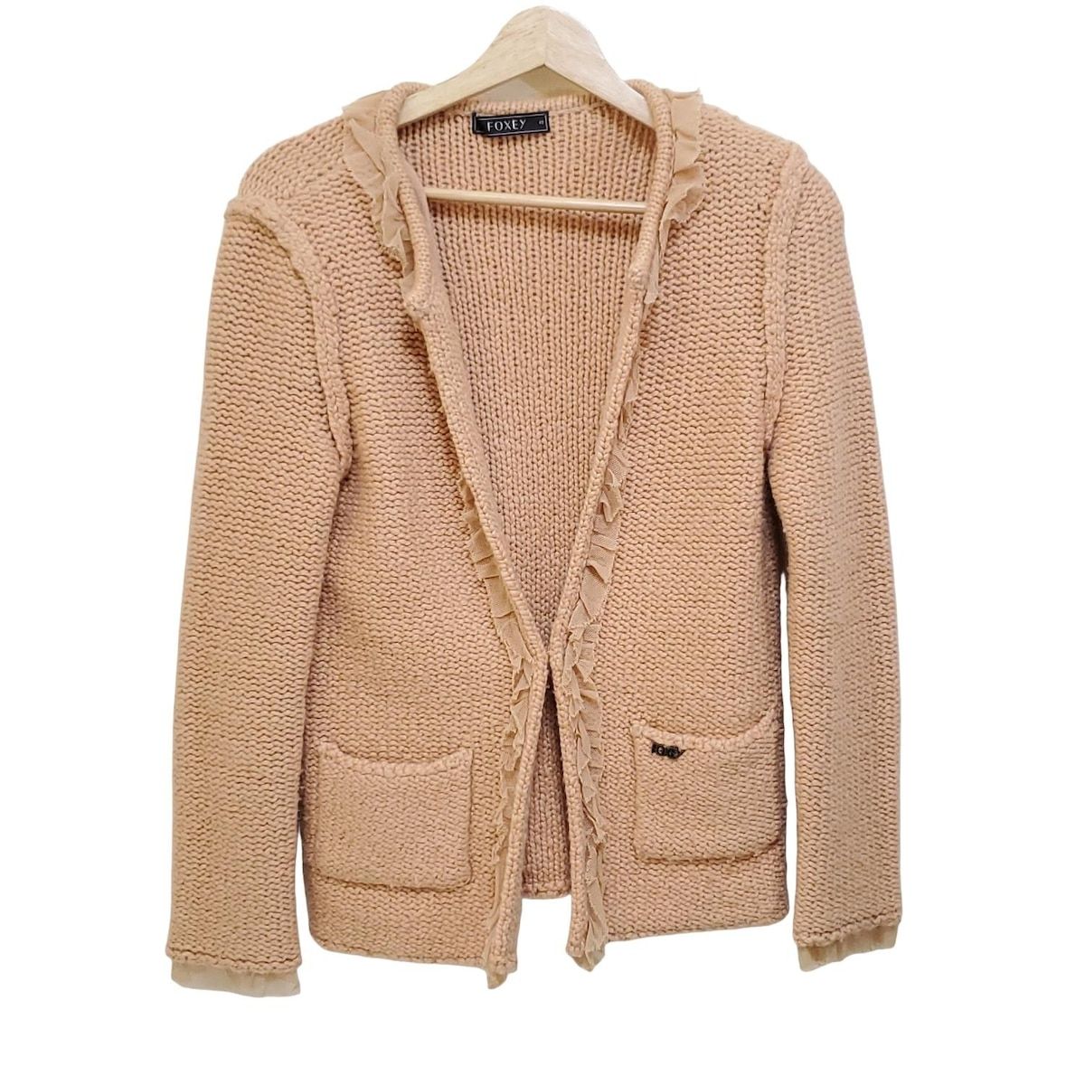 フォクシー FOXEY ベージュ サマーカーディガン 40 ロゴプレート付き