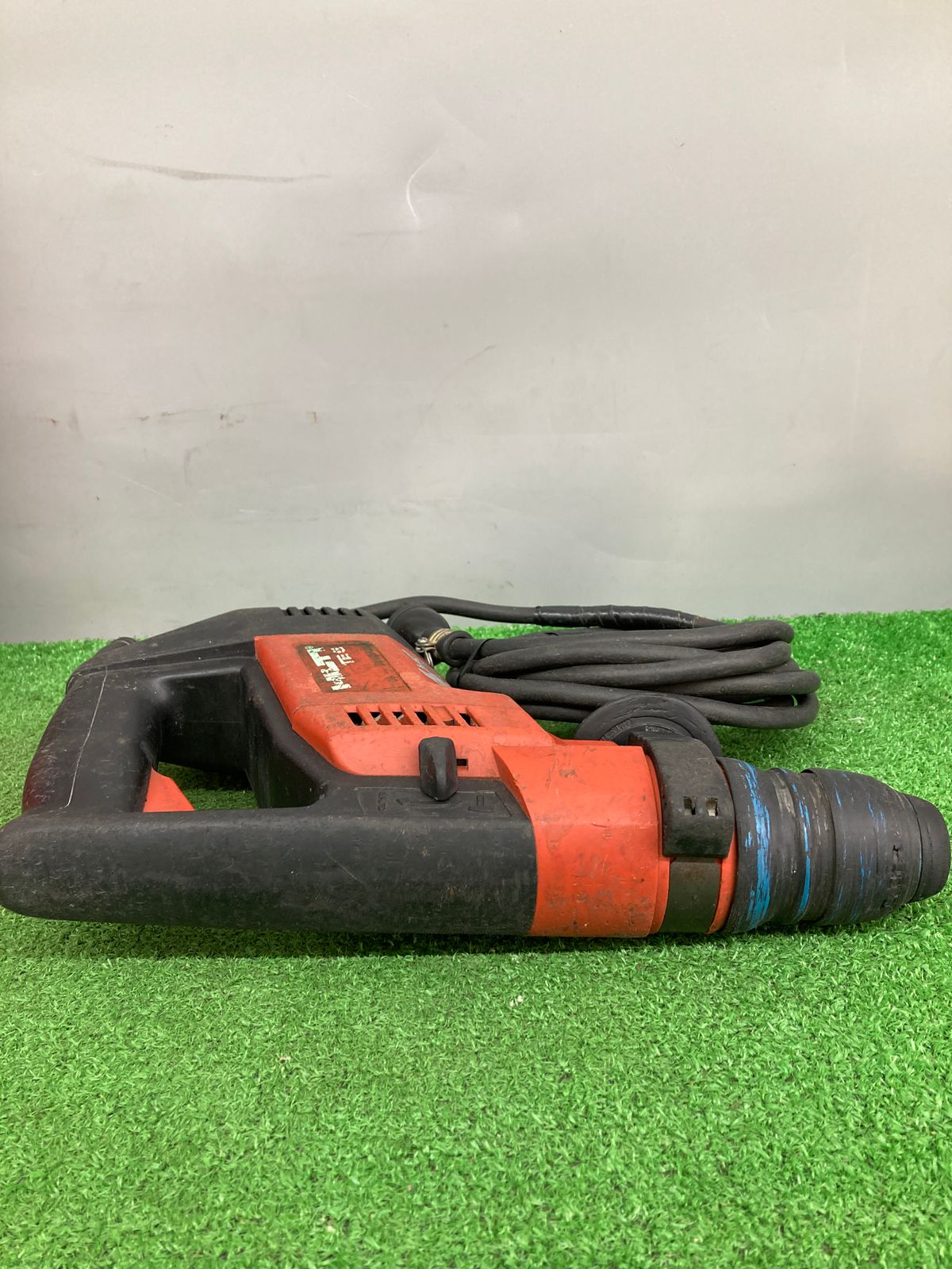 【中古品】【0921】★HILTI(ヒルティ) 100vハンマードリル TE5　IT2CB8RTRDCU