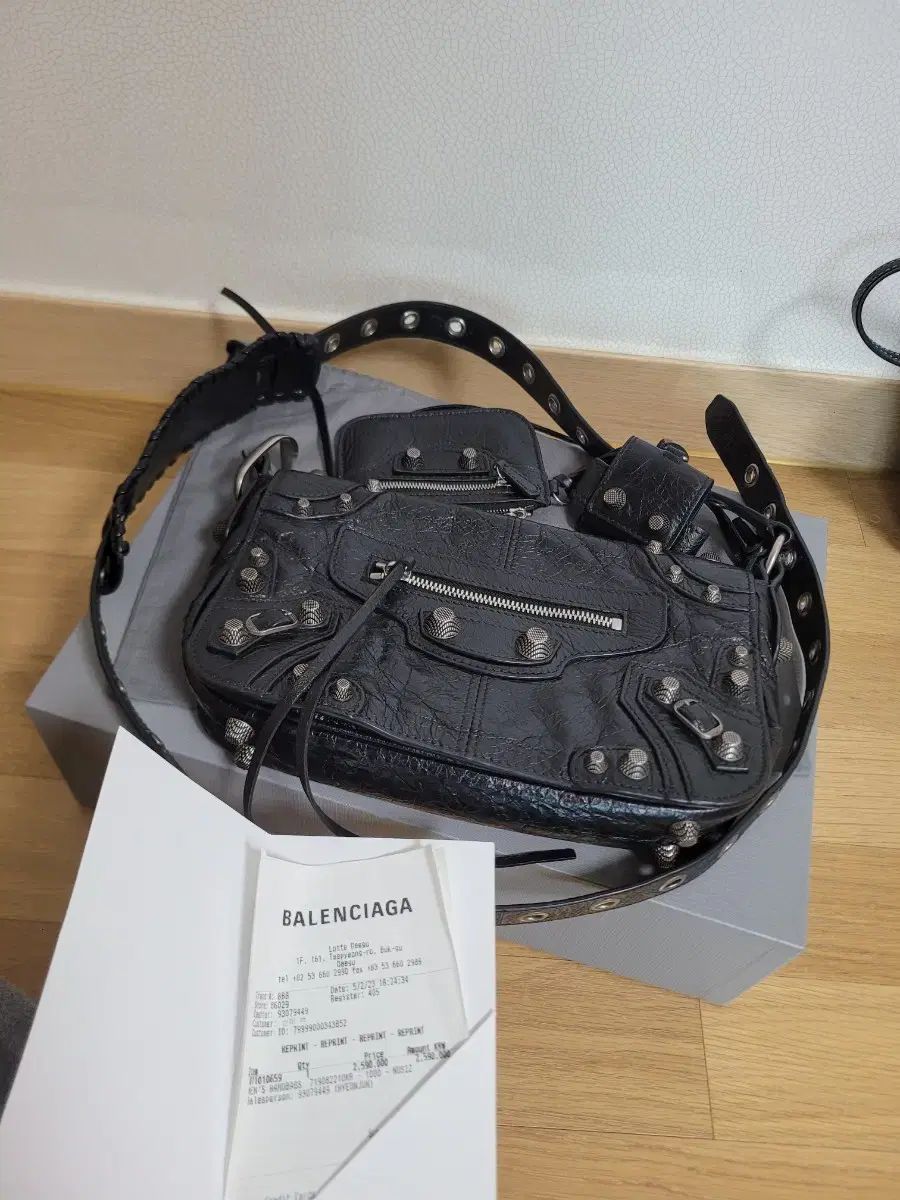 BALENCIAGA バレンシアガ クロス ルカゴール ユニセックス