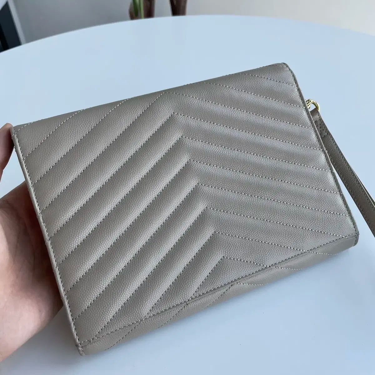 ストラップ クラッチ