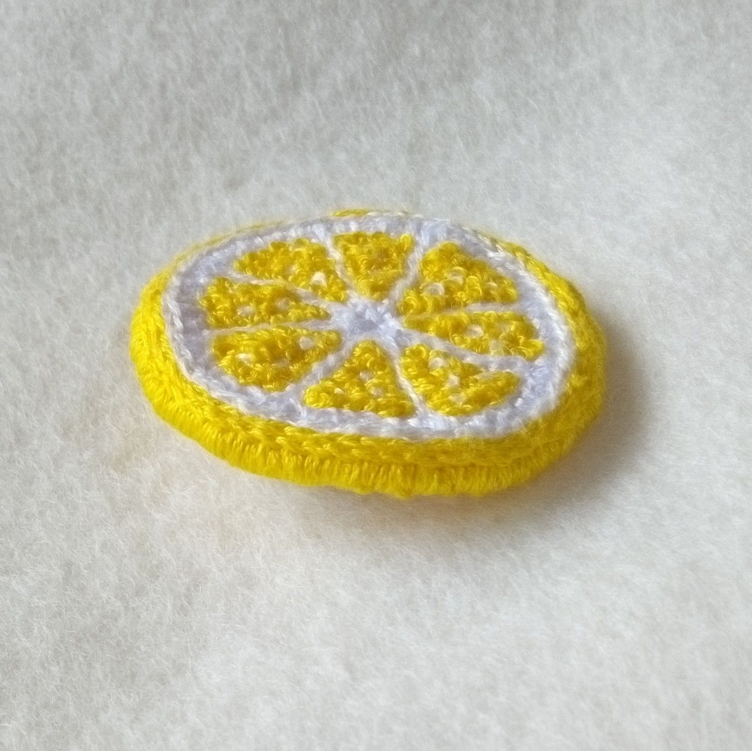 ブローチ ハンドメイド 刺繍 刺しゅう ビタミンカラー レモン